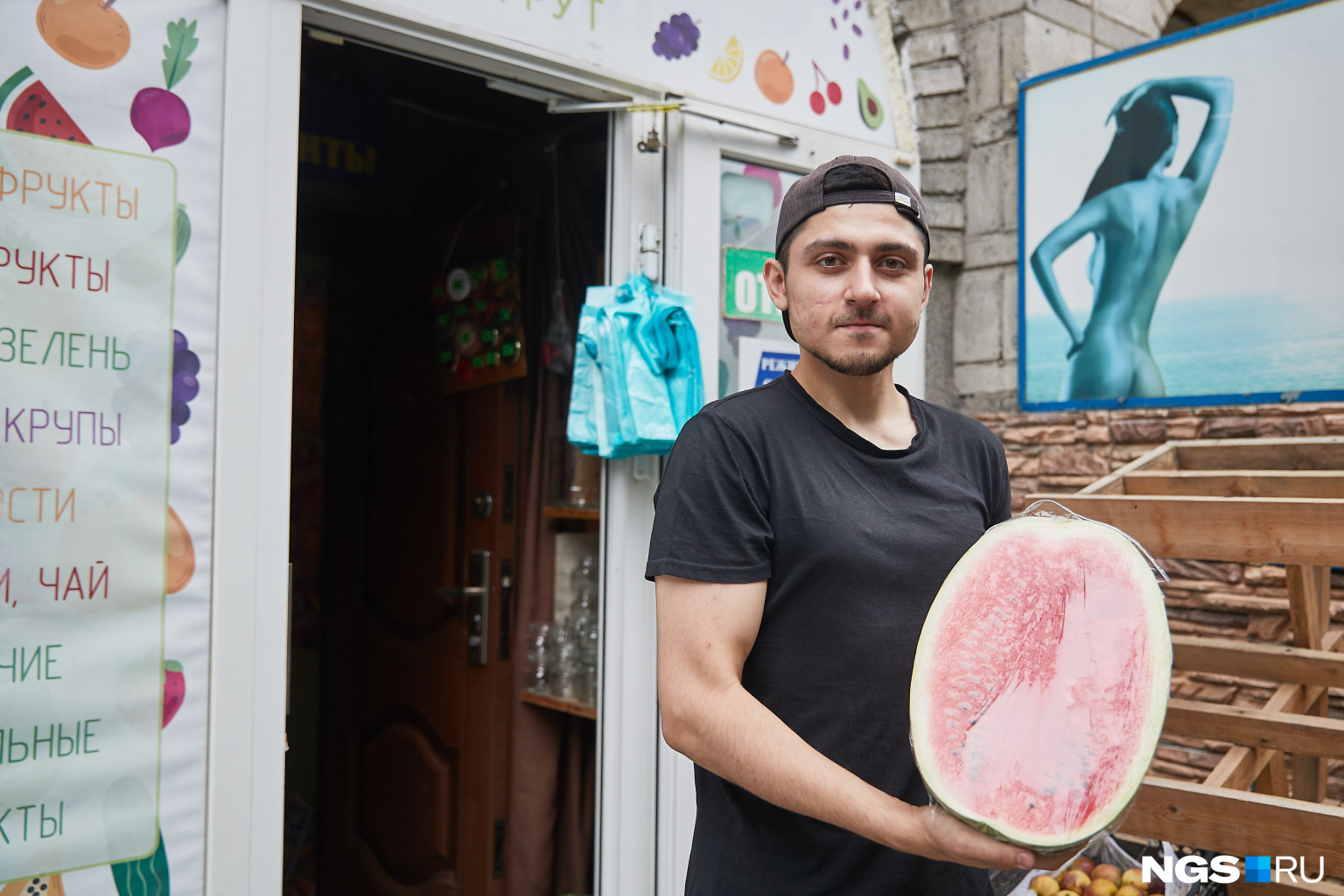 Выбор арбуза по пятнам — часть суеверий. Как объясняет Хаер, желтое пятно показывает, на какой стороне лежал плод, но не говорит о его сладости Выбор арбуза по пятнам — часть суеверий. Как объясняет Хаер, желтое пятно показывает, на какой стороне лежал плод, но не говорит о его сладости
