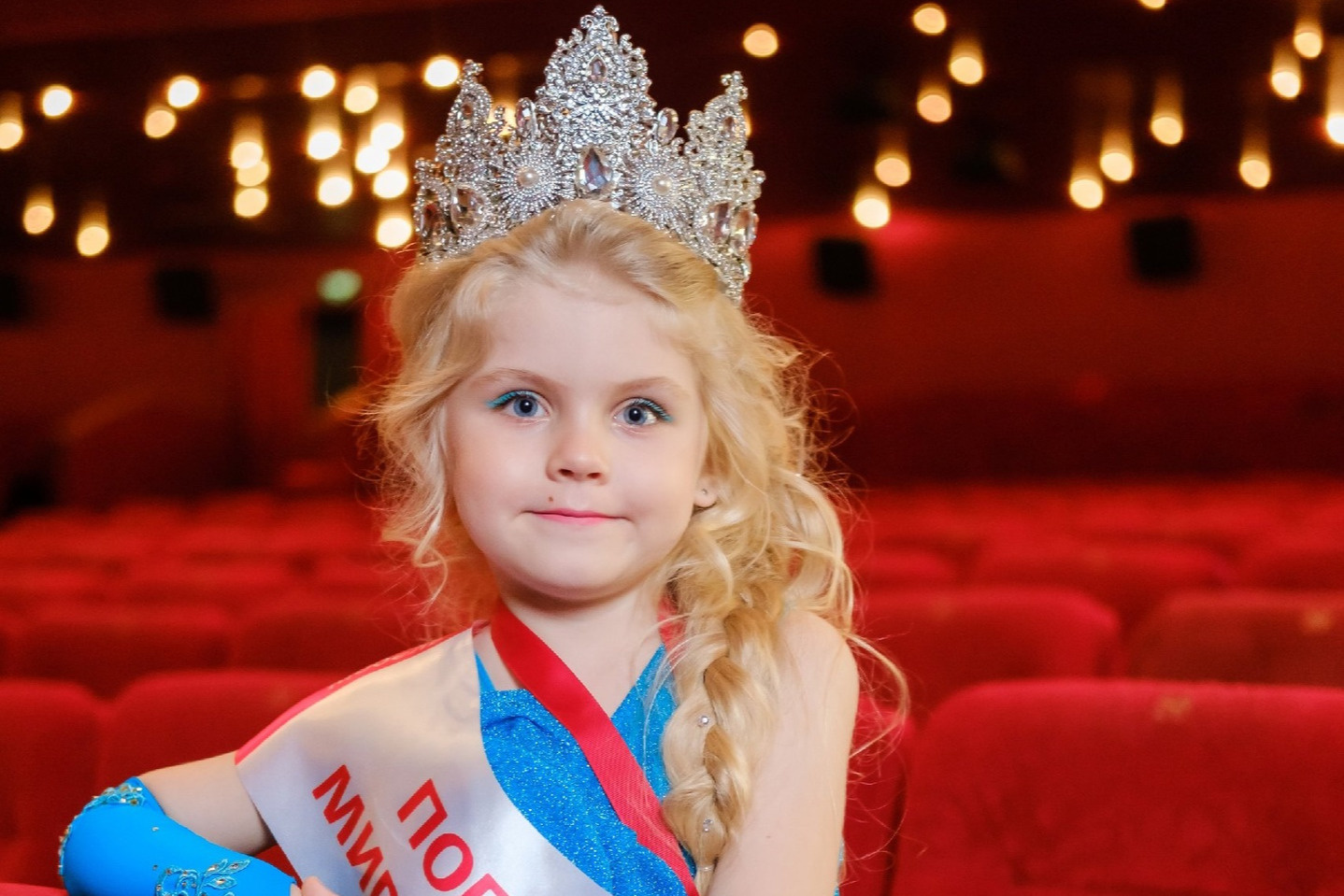 «Главное, чтобы выросла уверенной»: маленькая кемеровчанка стала самой красивой девочкой в России. Ее мама — о воспитании