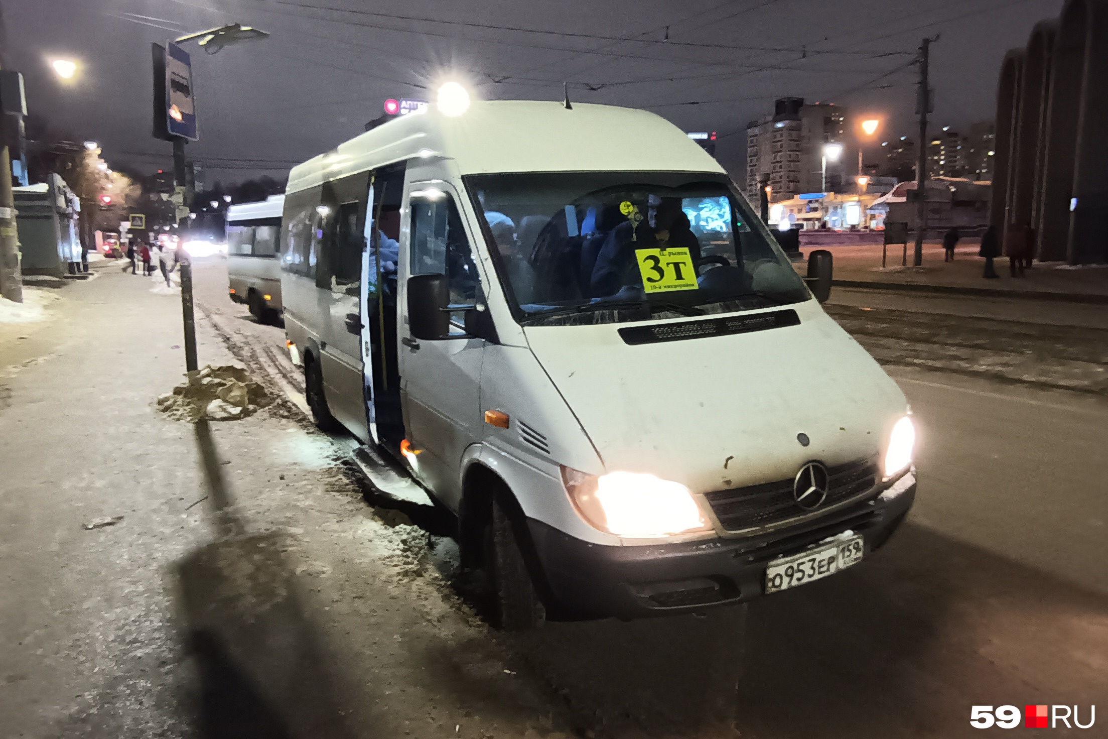 Вечером 9 февраля на бывшем маршруте 3т нелегально работал как минимум один микроавтобус