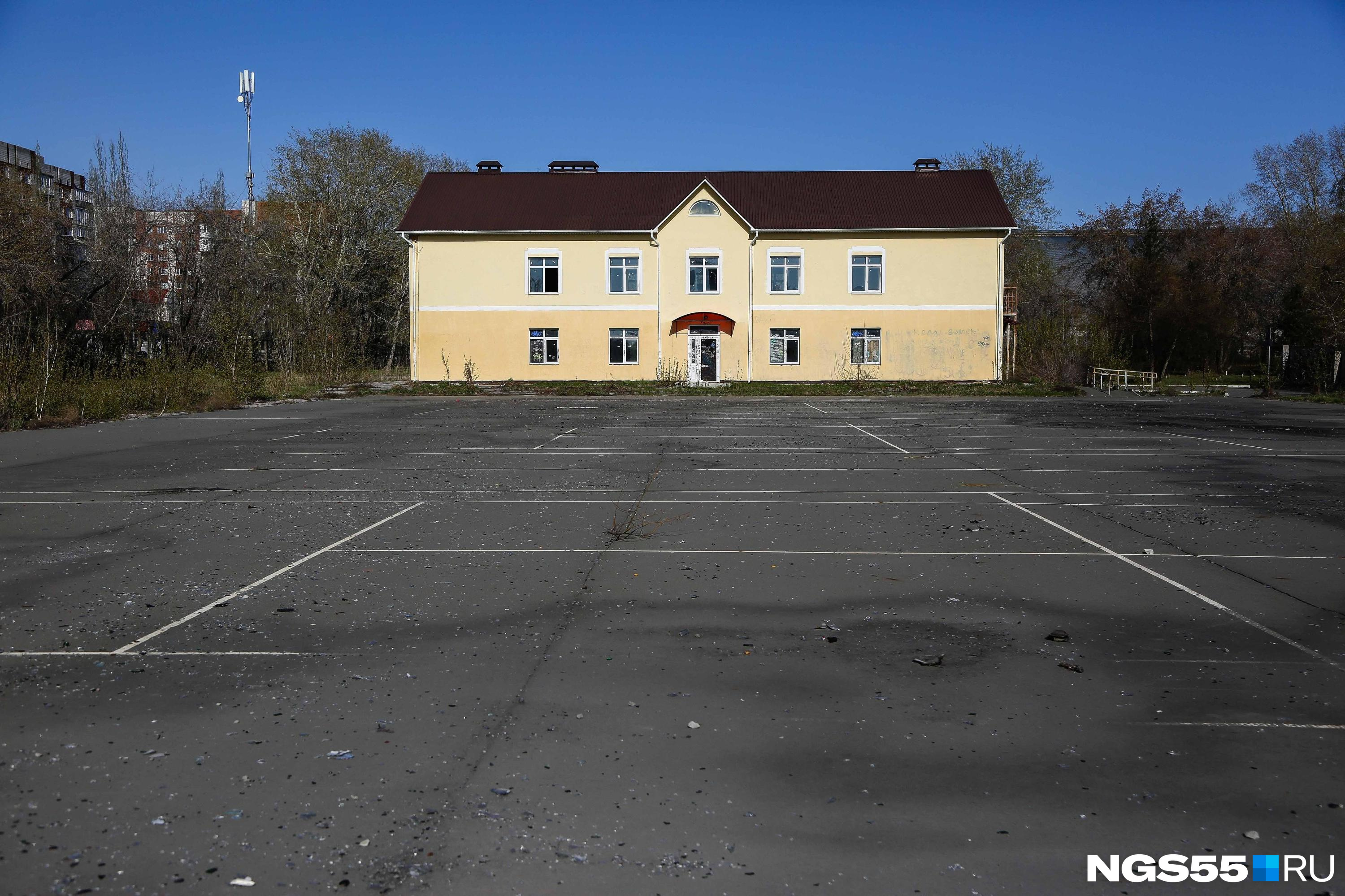 «Кедру» запретили продавать землю под теннисными кортами в парке 30-летия ВЛКСМ