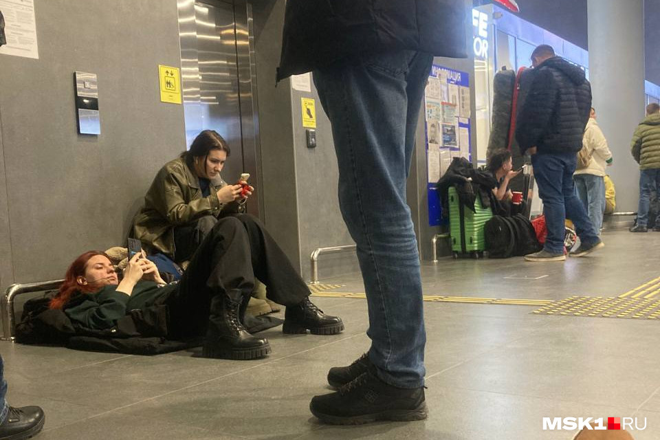 петербург хуже москвы. алые паруса 2007 год питер. шутки про питер и москву. убитые дороги санкт-петербург. собор василия блаженного в питере.