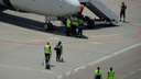 Самолет не завелся: пассажиры рассказали, почему застряли в аэропорту Сочи