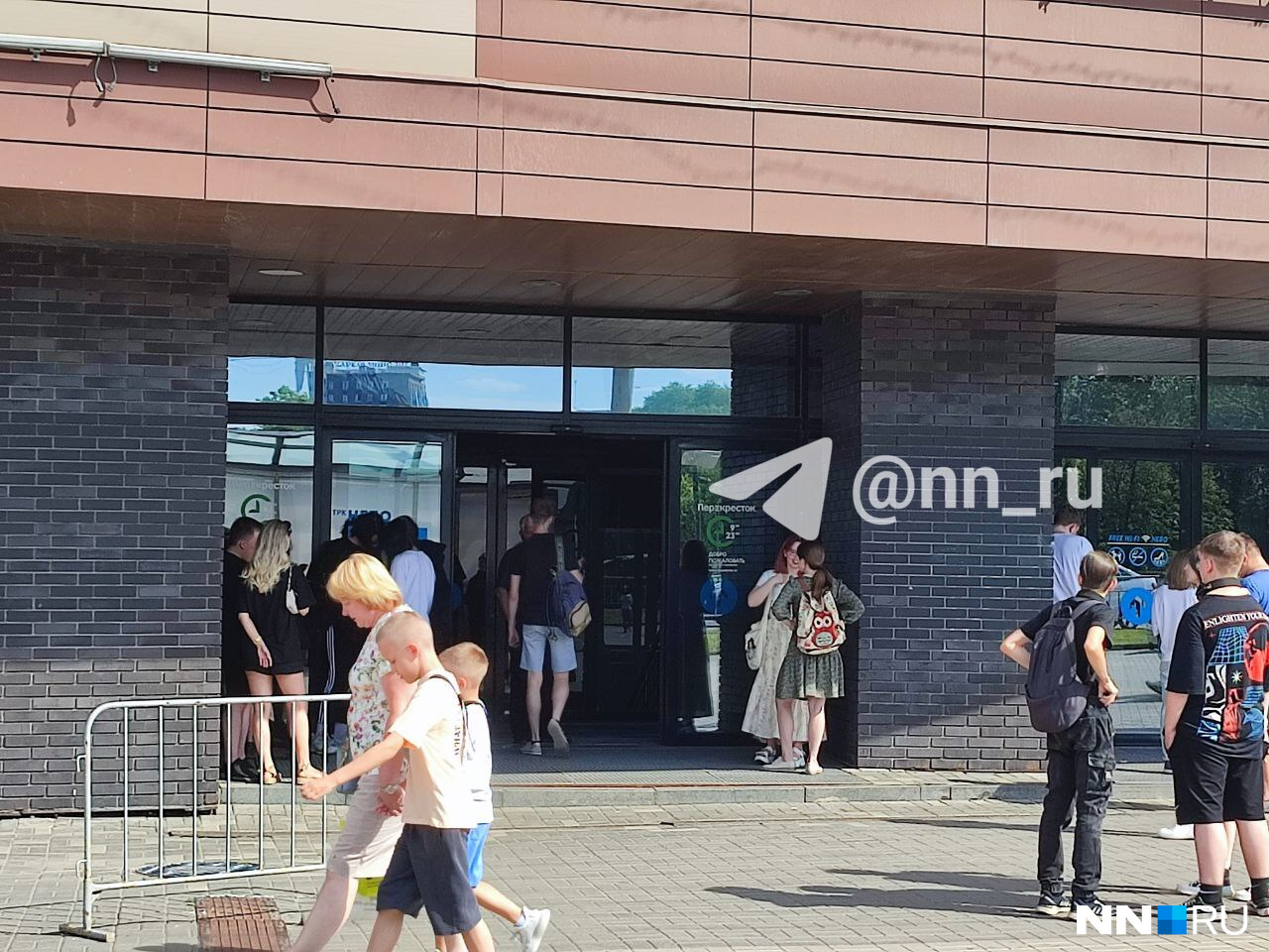В Нижнем Новгороде эвакуировали популярный торговый центр — видео