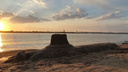 «Я обернулся, а за мной толпа»: слесарь из Ямала построил гигантскую подводную лодку из песка в Волгограде
