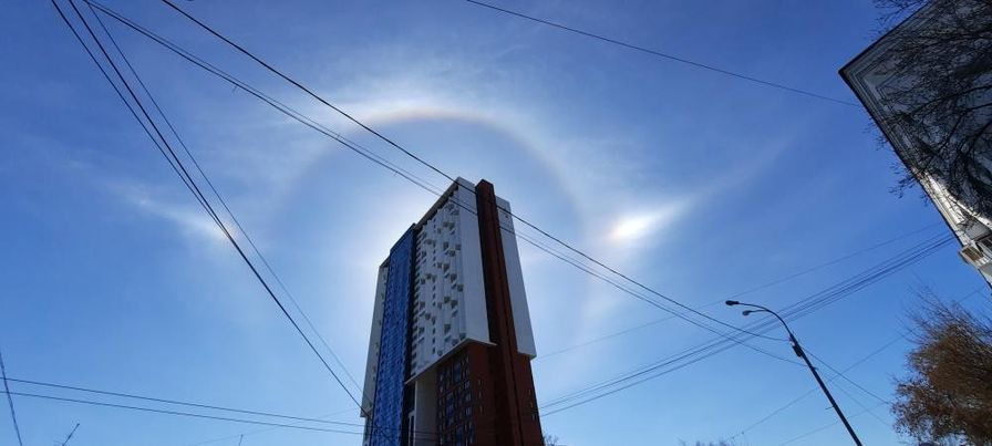 Чудеса над Екатеринбургом: в небе заметили «три солнца» и «три луны»