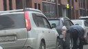 «С ним работают сотрудники»: новосибирец, который портил колеса машин, задержан полицией