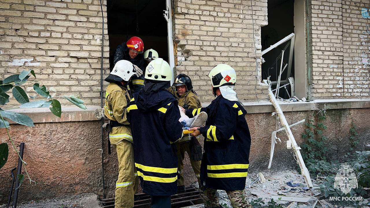 Два дома полностью разрушены, десятки повреждены. Правительство ЛНР обратилось к регионам-шефам за помощью после обстрела