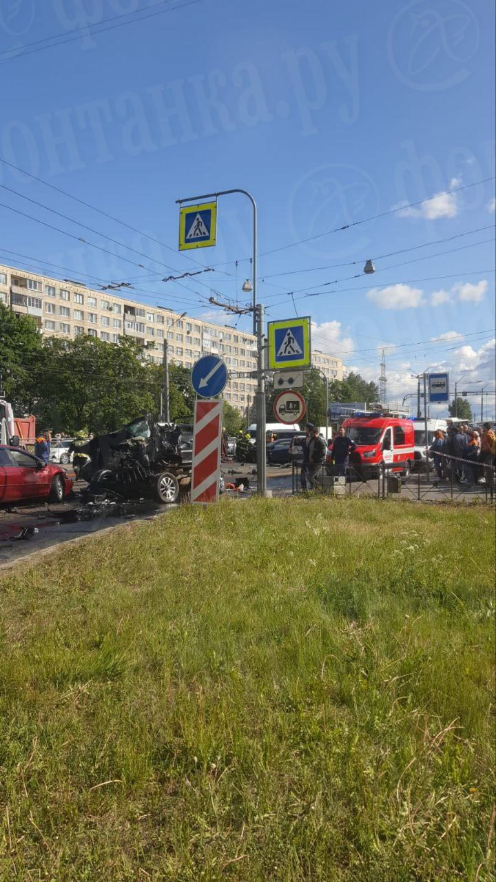 В массовом ДТП на Софийской пострадали 16 человек | 03.06.2023 |  Санкт-Петербург - БезФормата