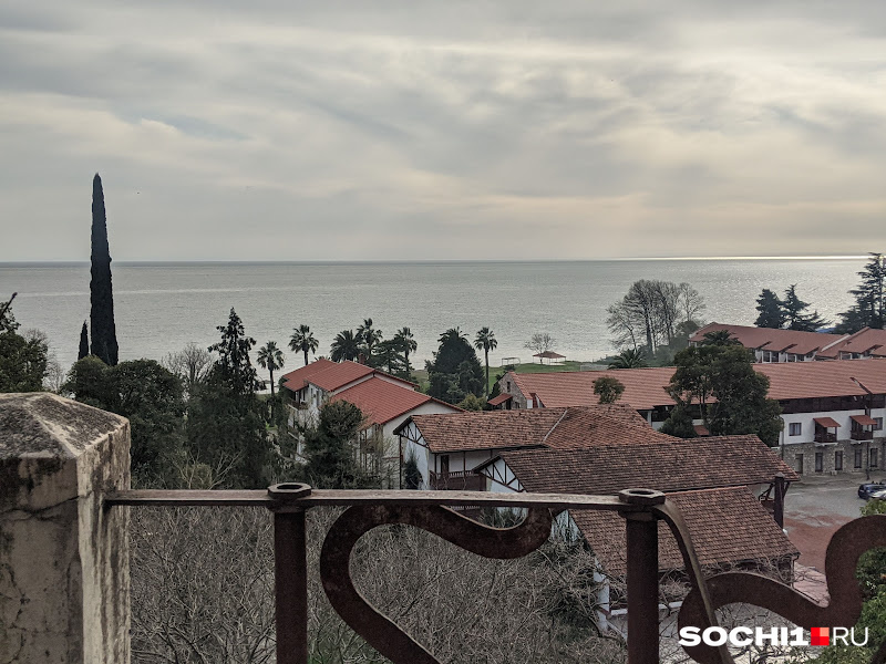 Море как на ладони из каждого окна во дворце Море как на ладони из каждого окна во дворце