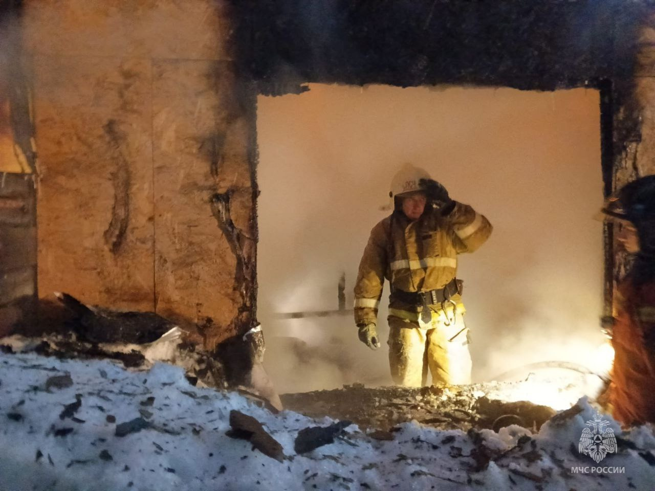 В Екатеринбурге вспыхнул пожар. Под завалами нашли двоих погибших