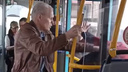 В Архангельске пассажира автобуса душили и дали ему кулаком в лицо — конфликт сняли на телефон