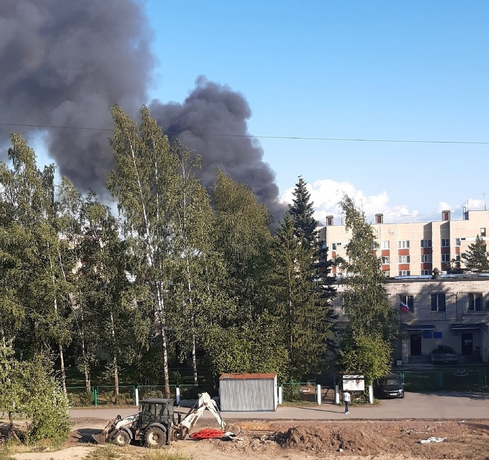 Сараи горели на Советской улице в Лаголово в Ломоносовском районе  Ленинградской области, фото и видео, что за пожар в Красном Селе - 15 июля  2023 - ФОНТАНКА.ру