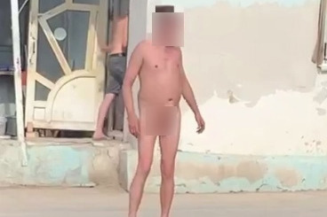 Очередной голый мужчина замечен на улицах Екатеринбурга - совершал пробежку без трусов