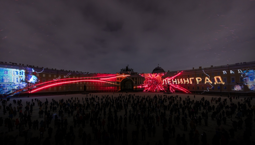 На Дворцовой площади покажут мультимедийный спектакль «Ленинград. Во имя жизни»
