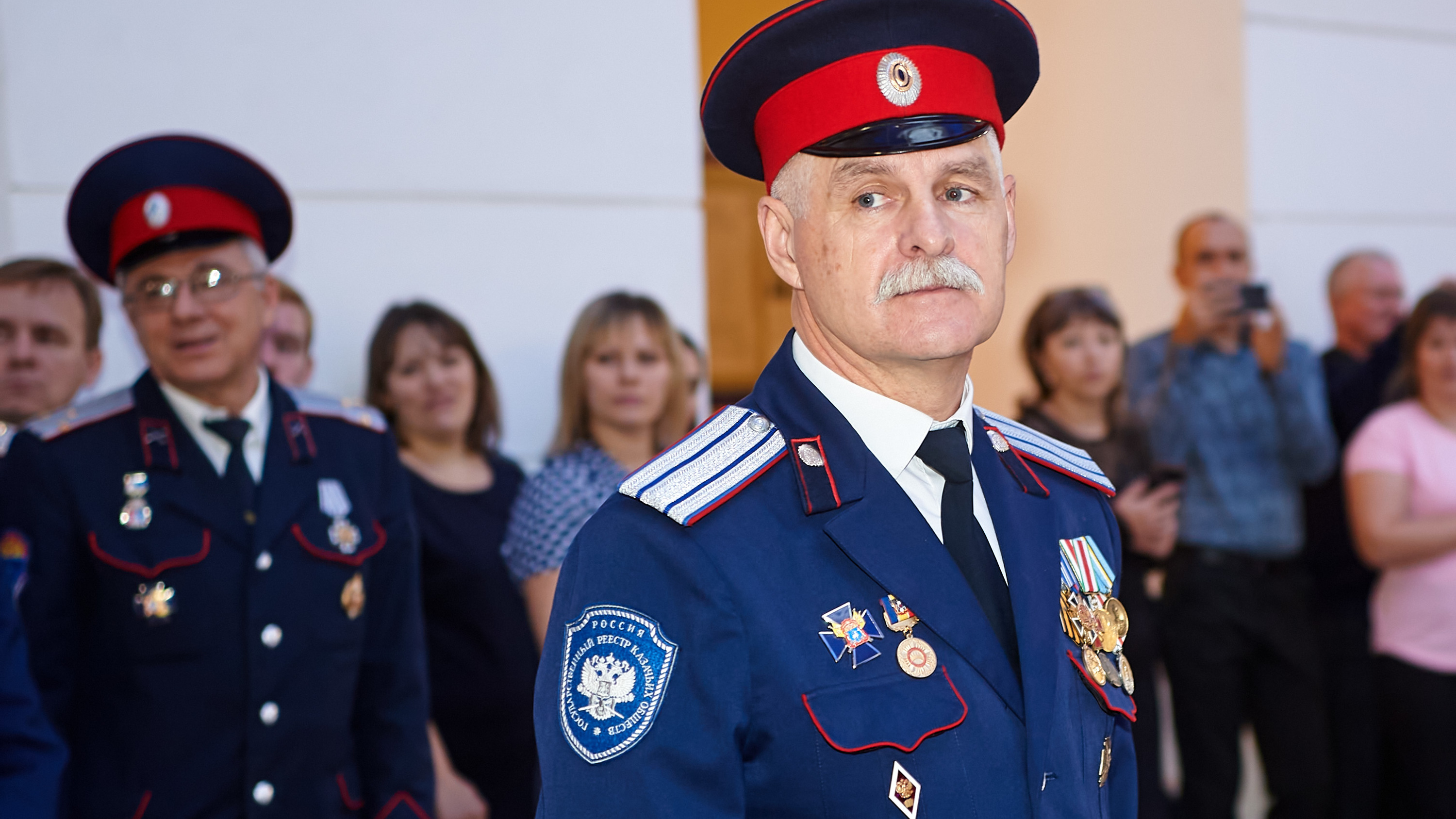 Директор казачьей школы в Ростовской области отобрал подарки у кадетов, чтобы отправить на СВО