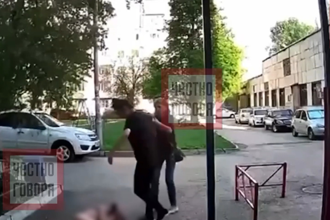 В Уфе голую женщину жестоко избили перед подъездом: видео - 4 мая 2023 -  ufa1.ru