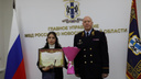 Дала отпор грабителю: <nobr class="_">17-летняя</nobr> школьница из Новосибирска получила награду от главы МВД РФ