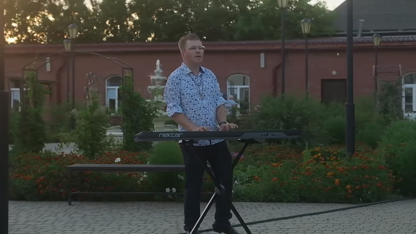 «Хорошеет Ленина, обновлен горсад»: курганские музыканты сняли клип про город к его дню рождения