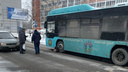 Автобус наехал на пешехода: появилось видео с места ДТП в Архангельске
