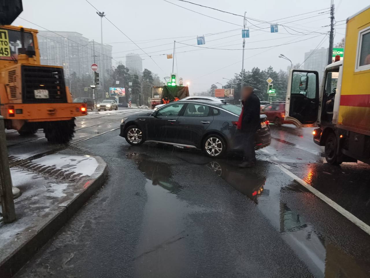 Яма на Поклонной горе в Петербурге: ремонт не прошел проверку временем - 22  ноября 2023 - ФОНТАНКА.ру