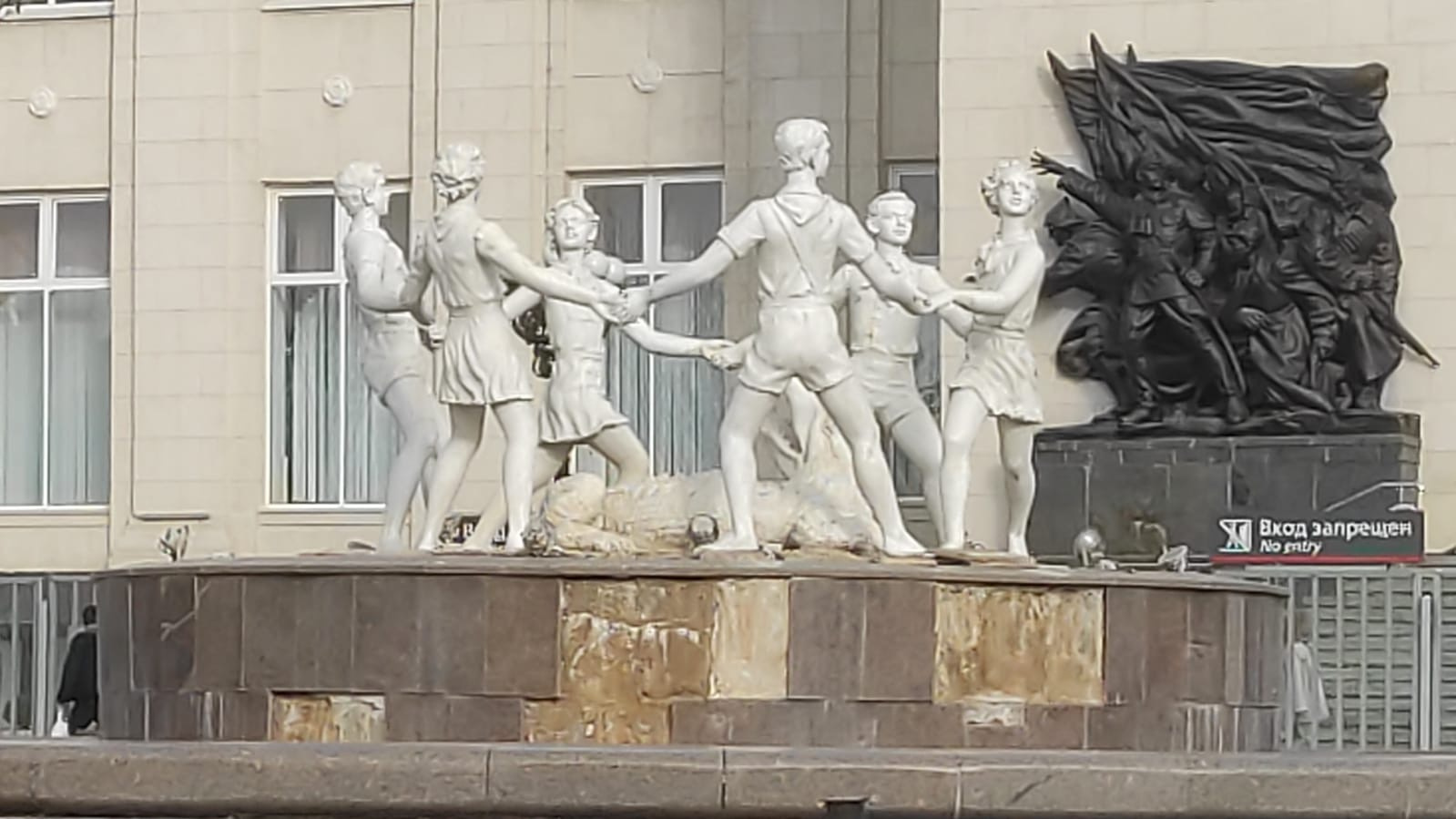 «Не помогли ни суд, ни Хирург»: в Волгограде развалился фонтан, открытый Владимиром Путиным