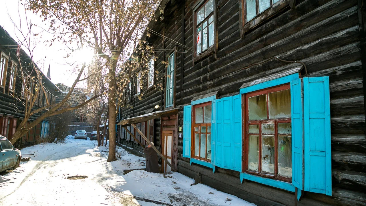 Переехавшая в Москву жительница Енисейска узнала, что 10 лет назад снесли ее дом. Всё это время она платила за него коммуналку