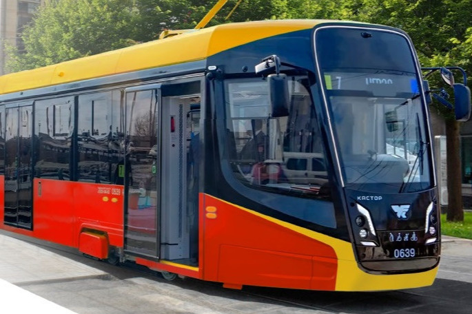 Стало известно, когда в Екатеринбург привезут скоростной трехсекционный трамвай. Его выставят на маршрут