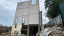 В Сочи выявили четырехэтажный дом, который должен быть трехэтажным, — власти подают в суд на снос