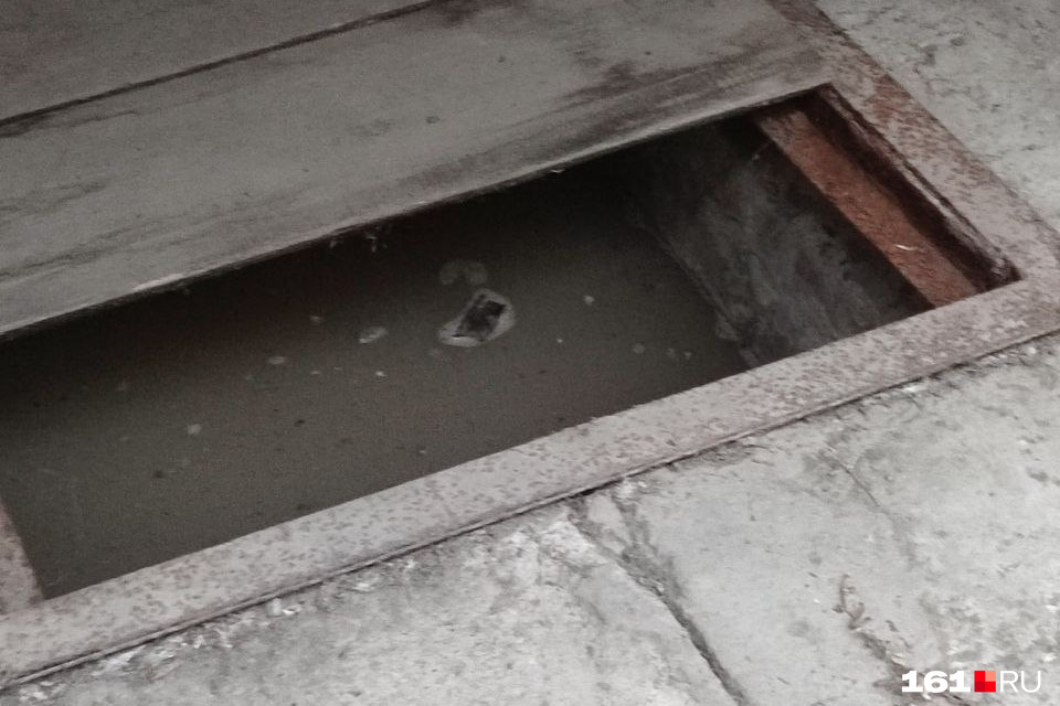 С грязными потоками воды ливневки не справляются С грязными потоками воды ливневки не справляются