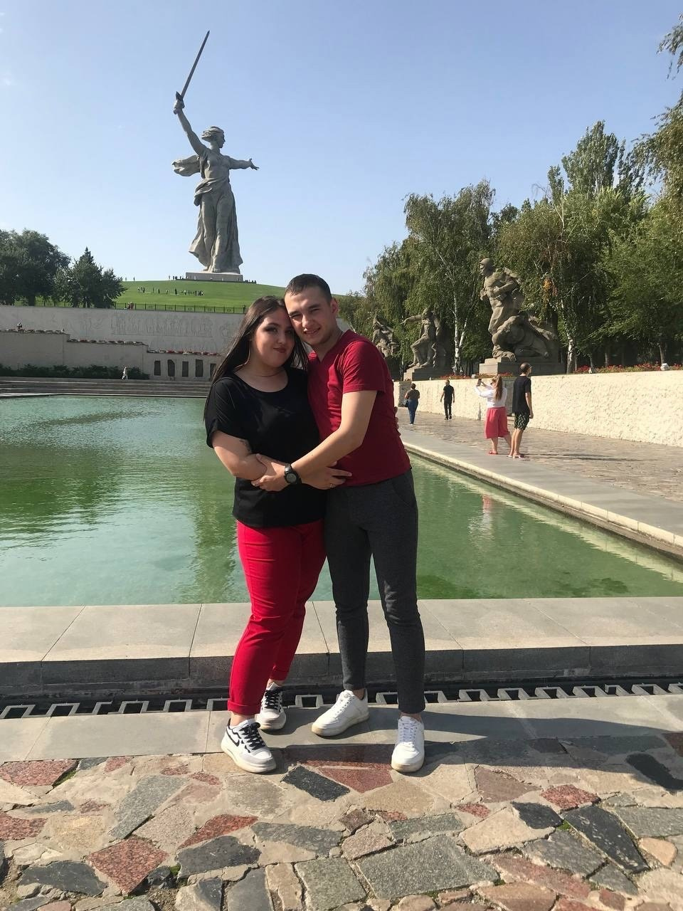 В мае Василий должен был приехать в отпуск. Они с Юлей хотели отправиться на отдых, чтобы отметить годовщину свадьбы