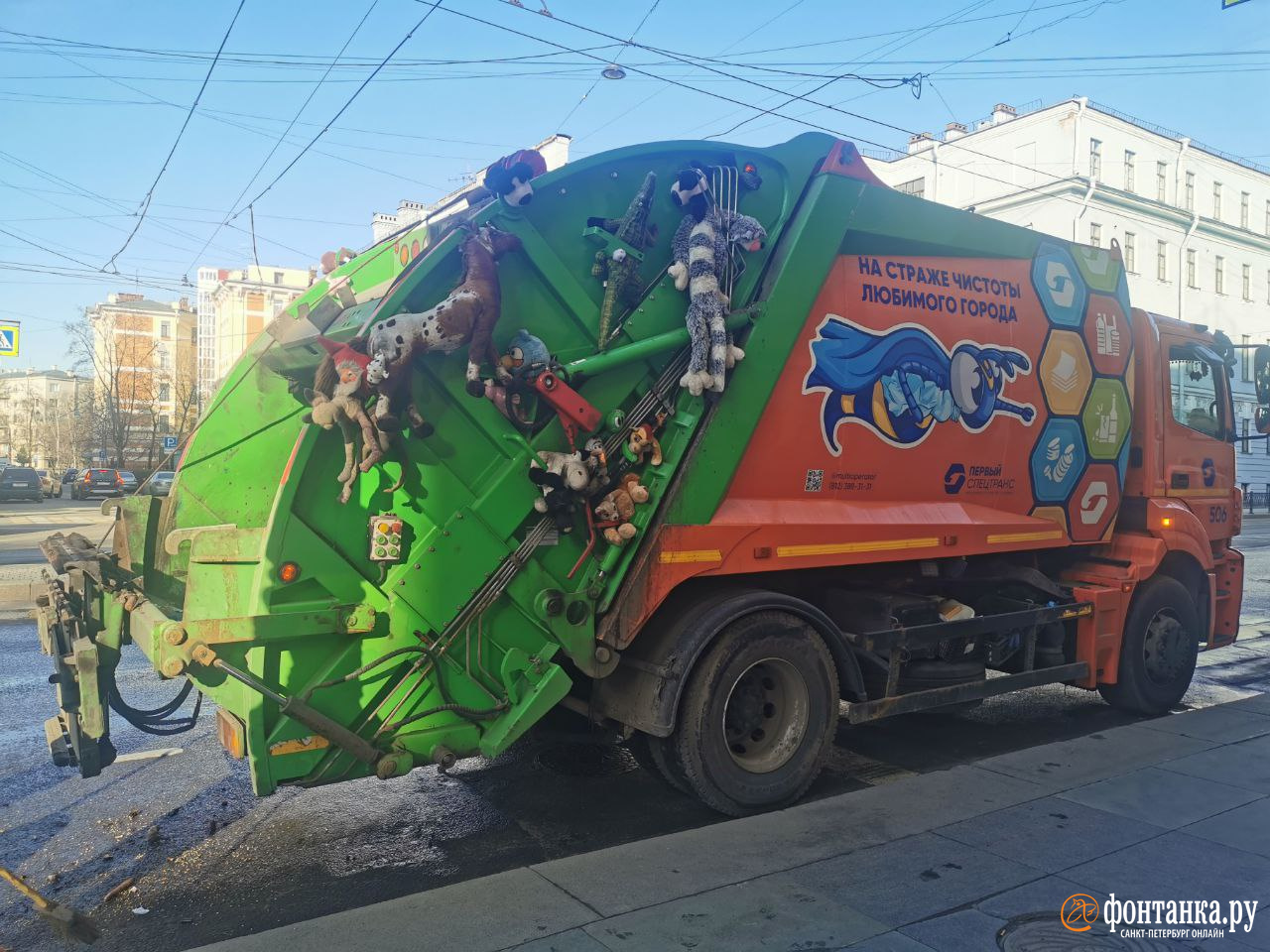 Твоего бывшего повесят на мусоровоз. Почему в Петербурге не все выброшенные  игрушки доезжают до свалки | 12.04.2023 | Санкт-Петербург - БезФормата