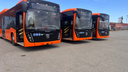 В Омск привезли 19 новых оранжевых автобусов