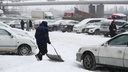 11-бальные пробки и очереди на остановках: на Новосибирск обрушился снегопад — хроника