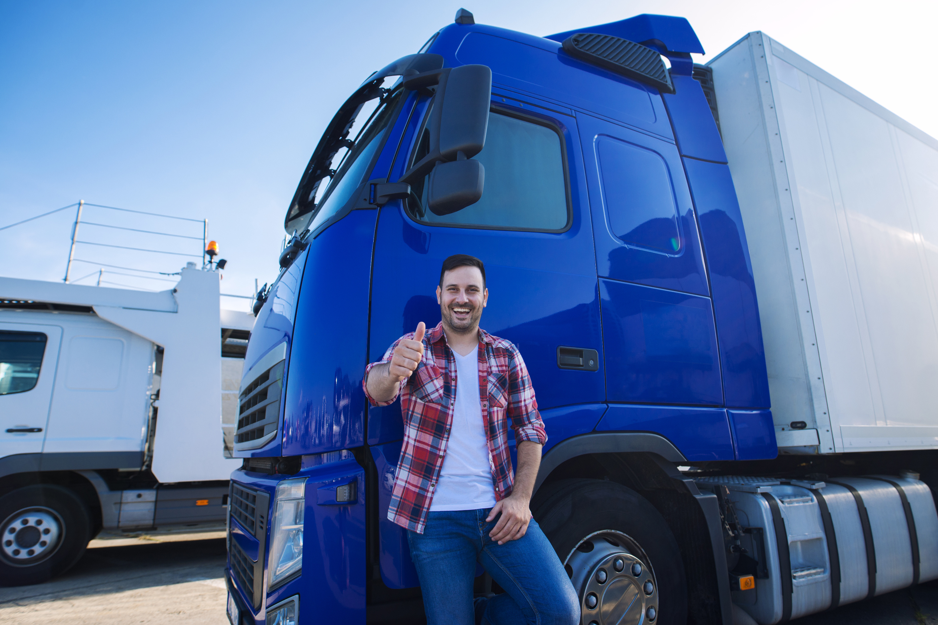 Truck driver. Перед грузовика. Перспектива в грузоперевозках. Happy Truck ведущий. Ава чел перед фурой.