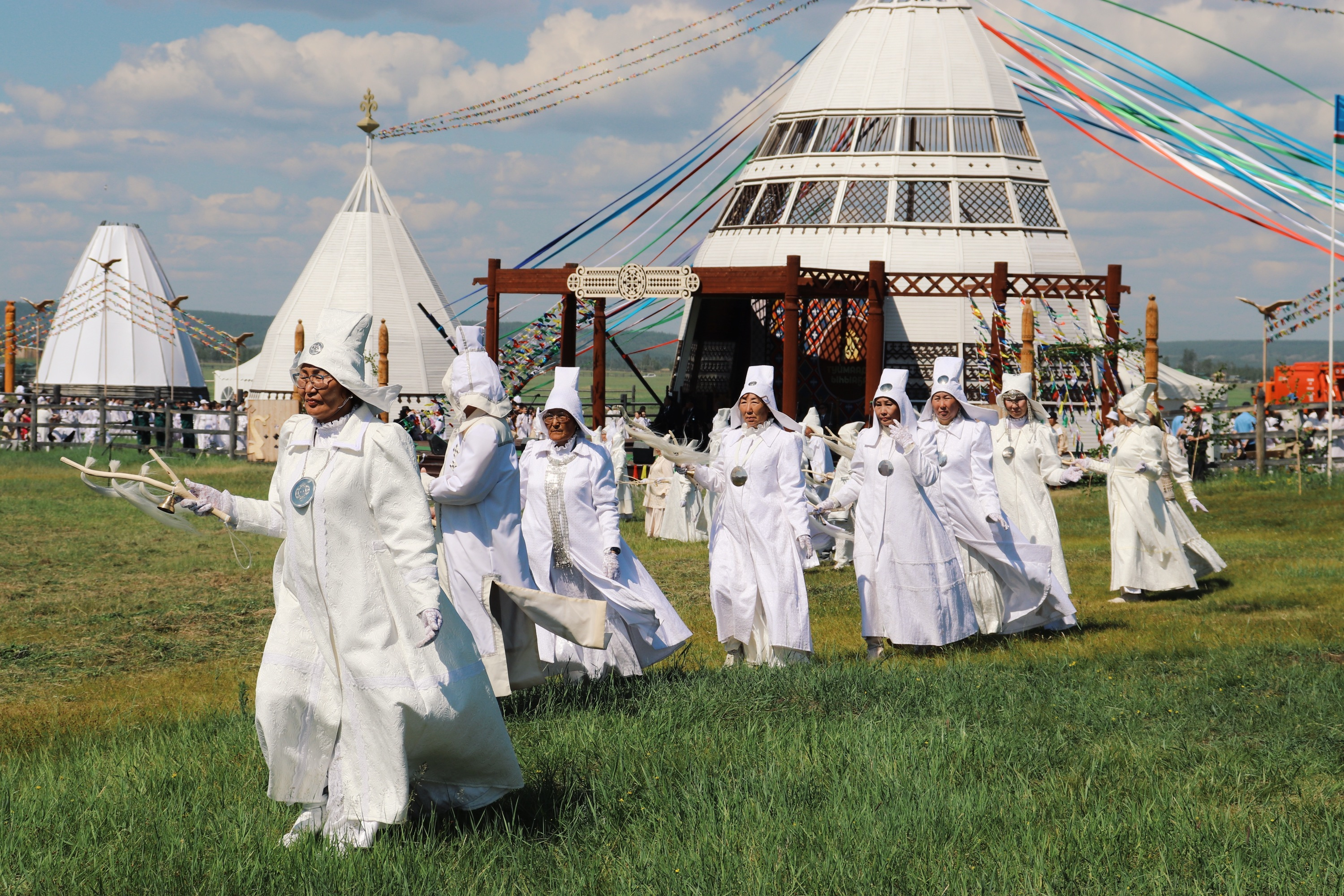 Предприятия саха. Ысыах Туймаады. Ысыах Якутский праздник. Ысыах Туймаады осуохай. Ысыах встреча солнца.