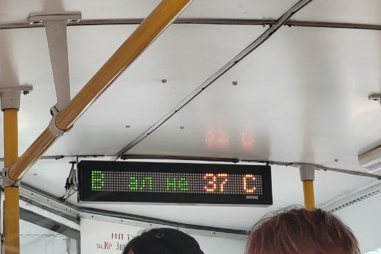 Троллейбус в Чите, где пассажиры жаловались на жару, был без кондиционеров