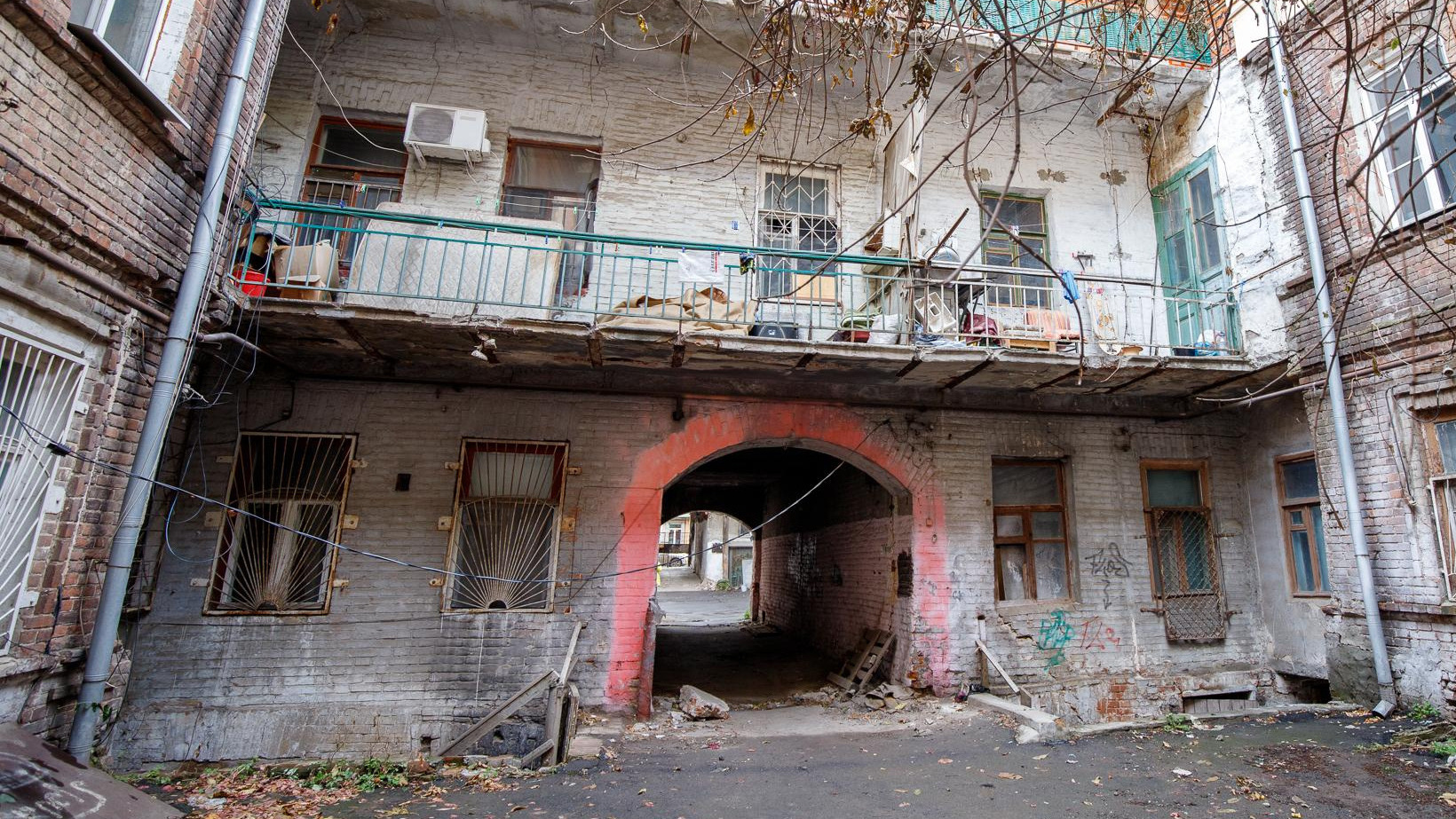 Почти миллиард рублей потратят в Ростове на расселение аварийных домов