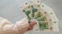 «Пачка зеленых»: в Архангельске стали давать вместо пятирублевых монет новые купюры