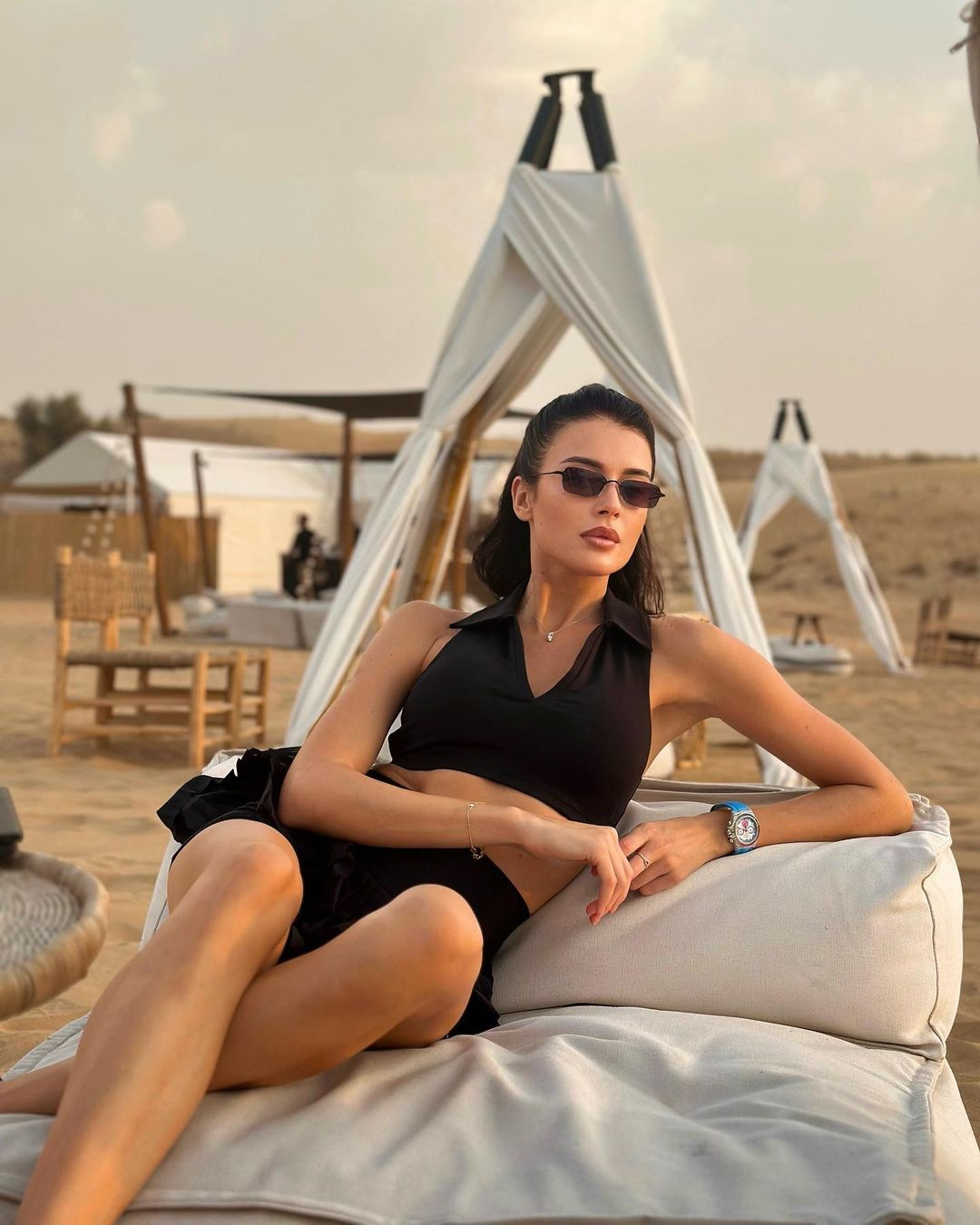 Песок и роскошь. Уральская модель закатила шикарную вечеринку в пустыне Дубая: видео
