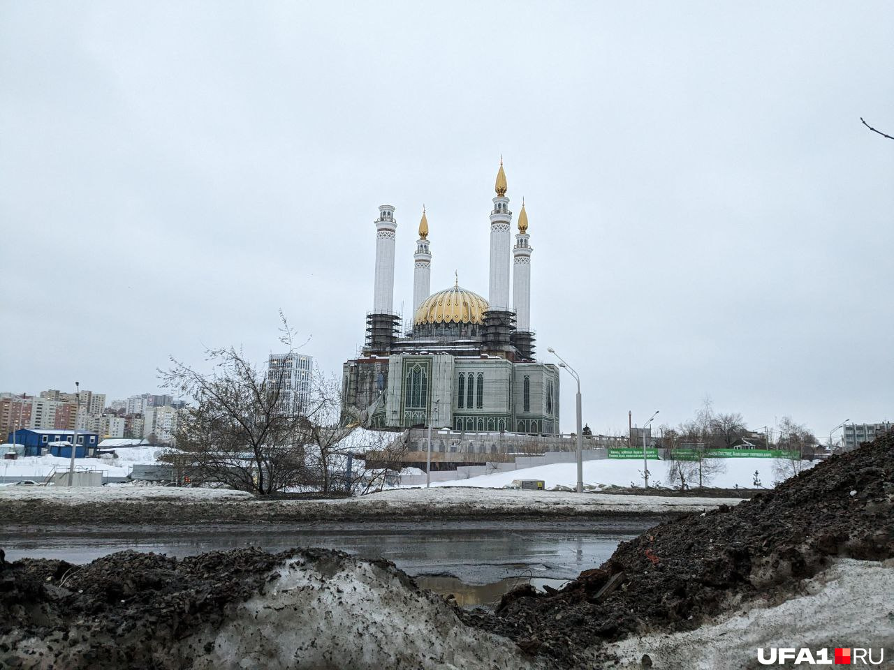 У мечети, которую не достроили в Уфе за 16 лет, сорвало купол минарета |  13.03.2023 | Санкт-Петербург - БезФормата