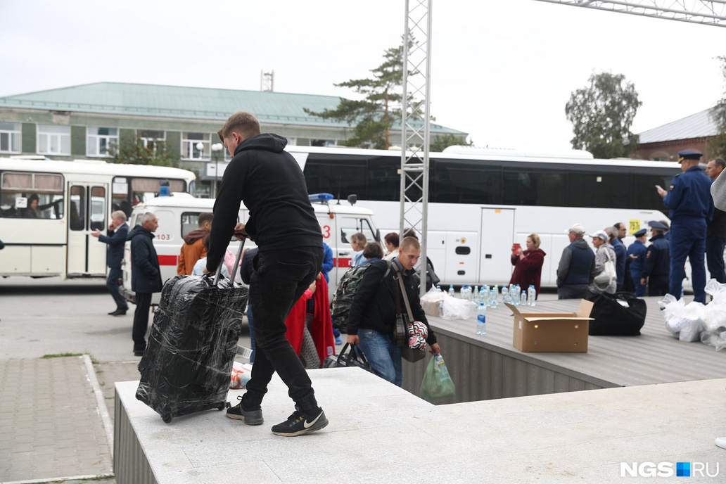 Пассажиров доставят в Омск и Новосибирск, они получат компенсацию