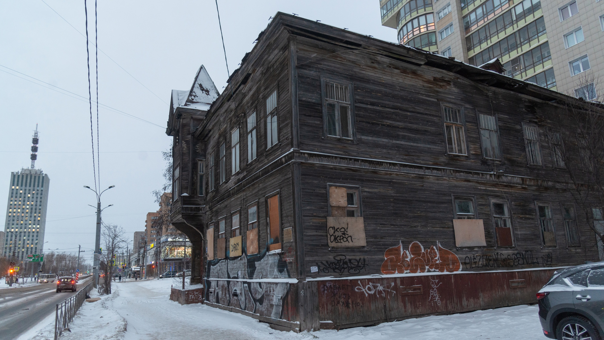 Разваливающийся архитектурный памятник в центре Архангельска сдали в аренду за 551 рубль