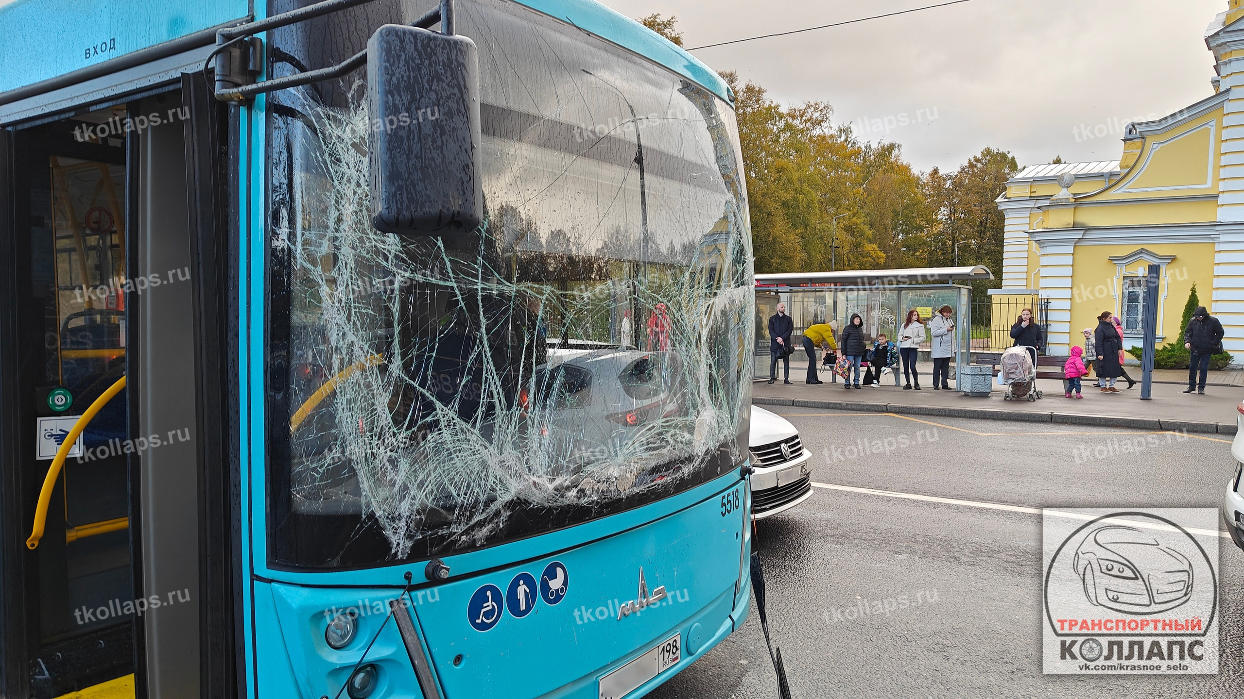 Автобус догнал маршрутку в Красном Селе. ДТП попало на камеру | 16.10.2023  | Санкт-Петербург - БезФормата