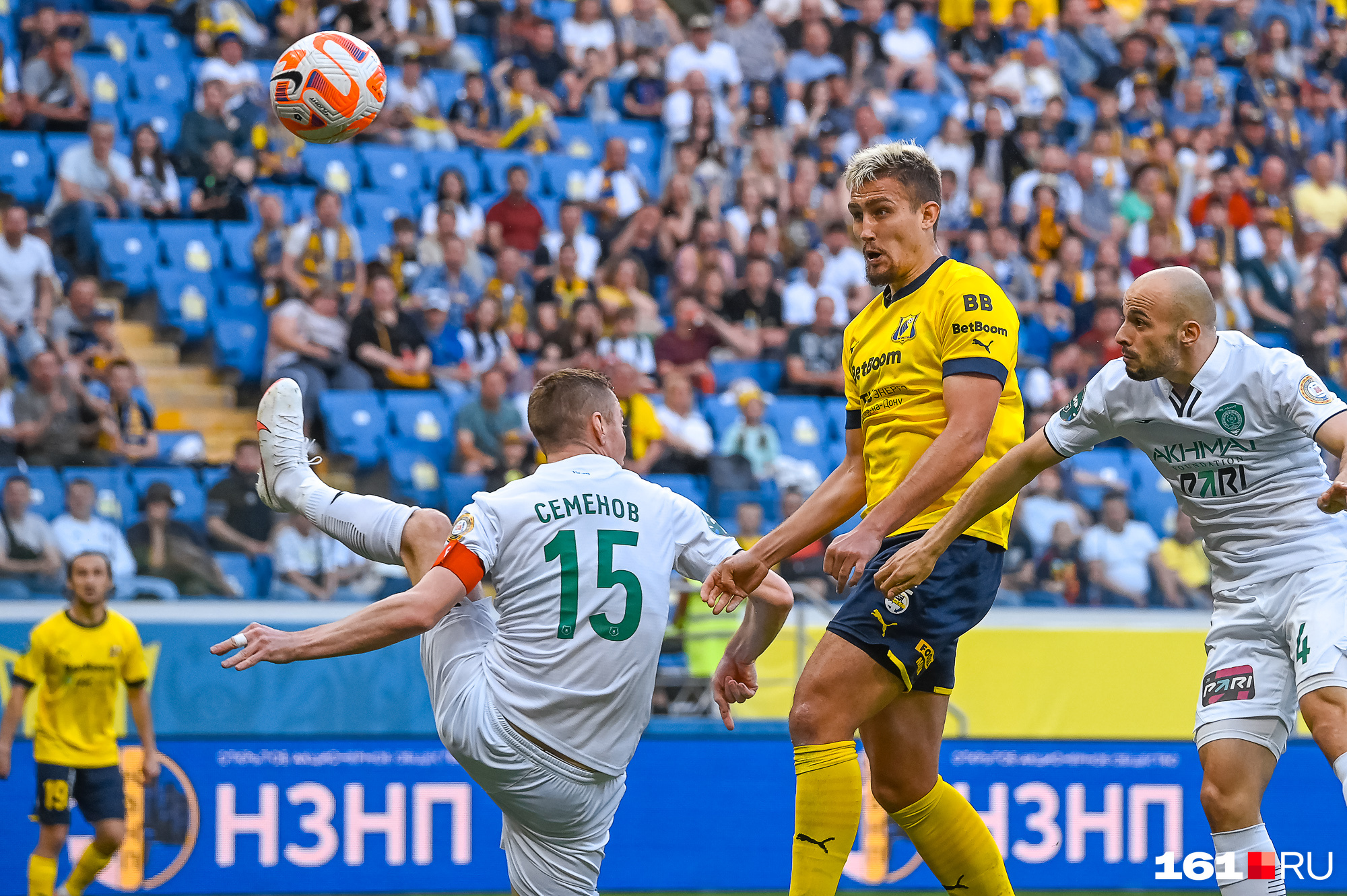 На 6-й минуте Егор Голенков открыл счет, забив головой с передачи Кирилла Щетинина
