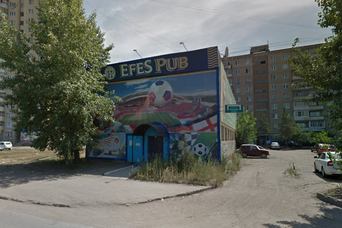 Тот самый клуб в июле 2012 года — спустя четыре года на месте этого здания <a href="https://pravitelstvorb.ru/ru/press-office/news/?ELEMENT_ID=13471" class="_ io-leave-page" target="_blank">появится МФЦ</a>