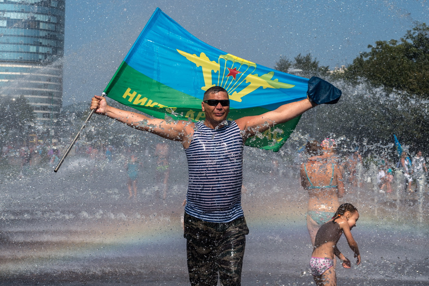 В Петербурге фонтаны не будут выключать из-за голубых беретов в День ВДВ