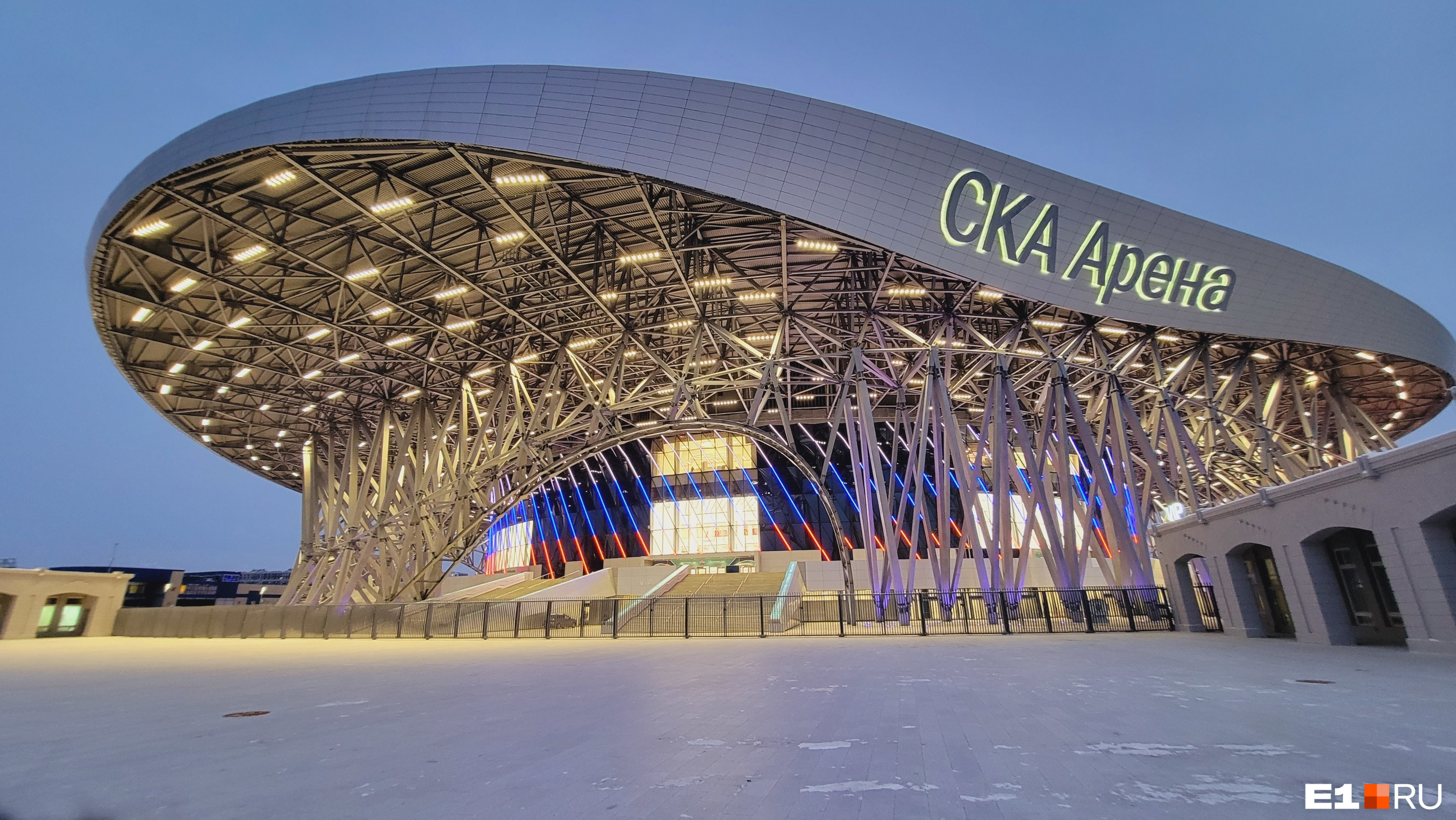 В Екатеринбурге будет круче? Сравниваем «УГМК Арену» с гигантским ледовым дворцом в Санкт-Петербурге