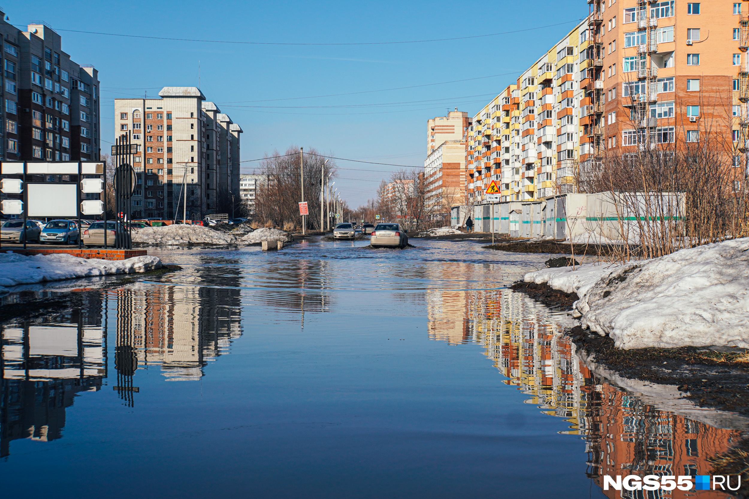 Море имени Малиновского ежегодно появляется на улице имени Малиновского. Этот год не стал исключением. Пожалуй, эта лужа может побороться за звание самой огромной в Советском округе Море имени Малиновского ежегодно появляется на улице имени Малиновского. Этот год не стал исключением. Пожалуй, эта лужа может побороться за звание самой огромной в Советском округе