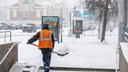 В Новосибирск вернулась зима: снегом замело дороги и тротуары города