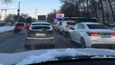 Светофоры отключились на улице Малиновского: там выросла огромная пробка